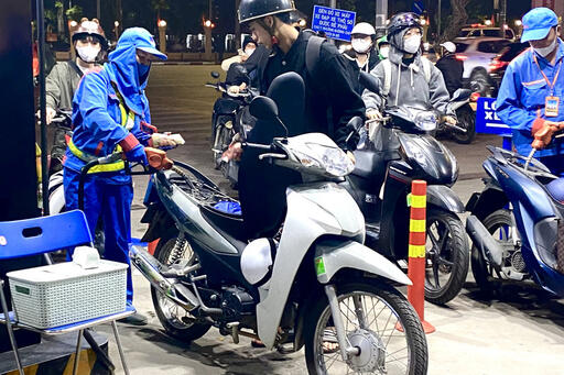 Giá xăng dầu hôm nay 11/2/2026: Đảo chiều giảm