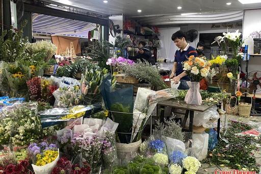 Thị trường hoa tươi, quà tặng ‘tăng nhiệt’ ngày Quốc tế Phụ nữ 8/3