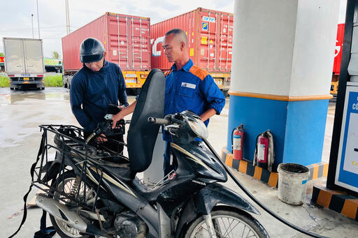 Giá xăng dầu hôm nay 5/3/2026: Hạ nhiệt sau tín hiệu đàm phán