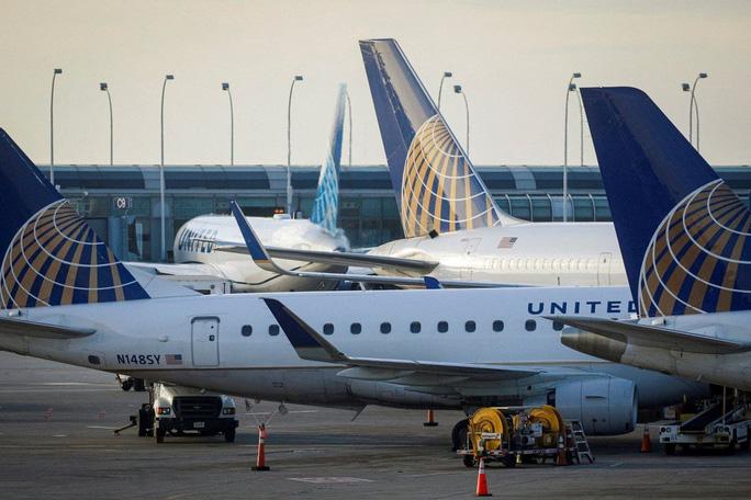 Máy bay của United Airlines tại Sân bay Quốc tế O'Hare ở TP Chicago, Mỹ. Ảnh: Reuters.