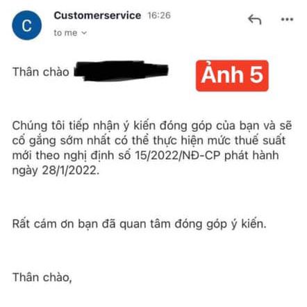 Cuộc trao đổi qua email vị khách và bộ phận chăm sóc khách hàng.