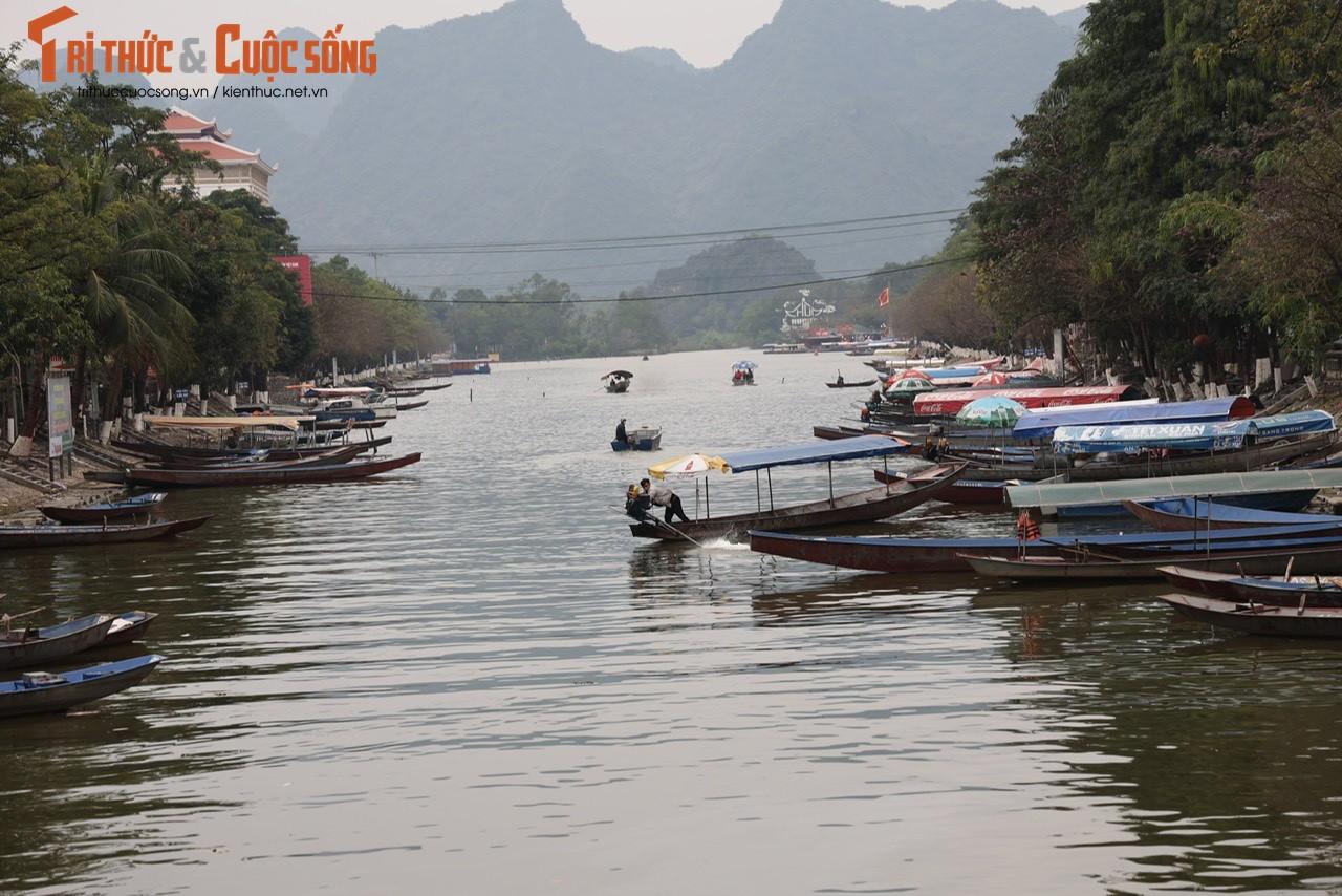 Chùa Hương đìu hiu dịp Tết Nguyên đán, thuyền bè 'đắp chiếu' không khách - 3
