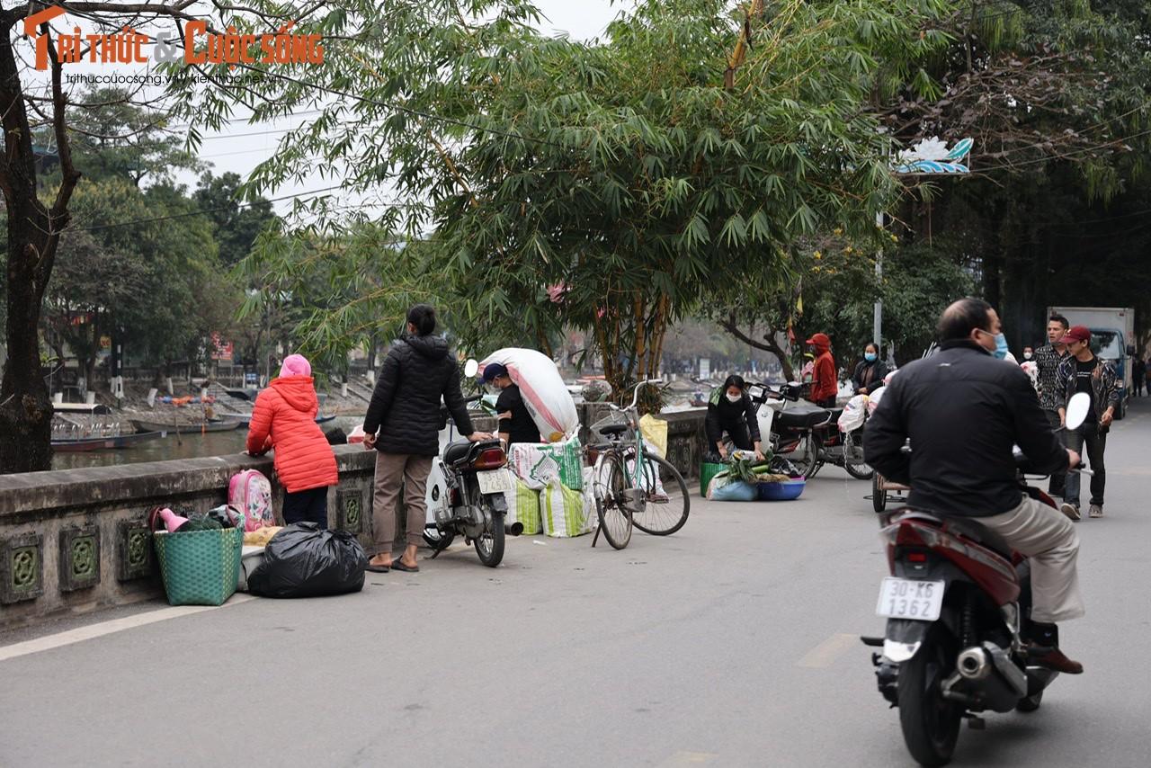 Chùa Hương đìu hiu dịp Tết Nguyên đán, thuyền bè 'đắp chiếu' không khách - 6