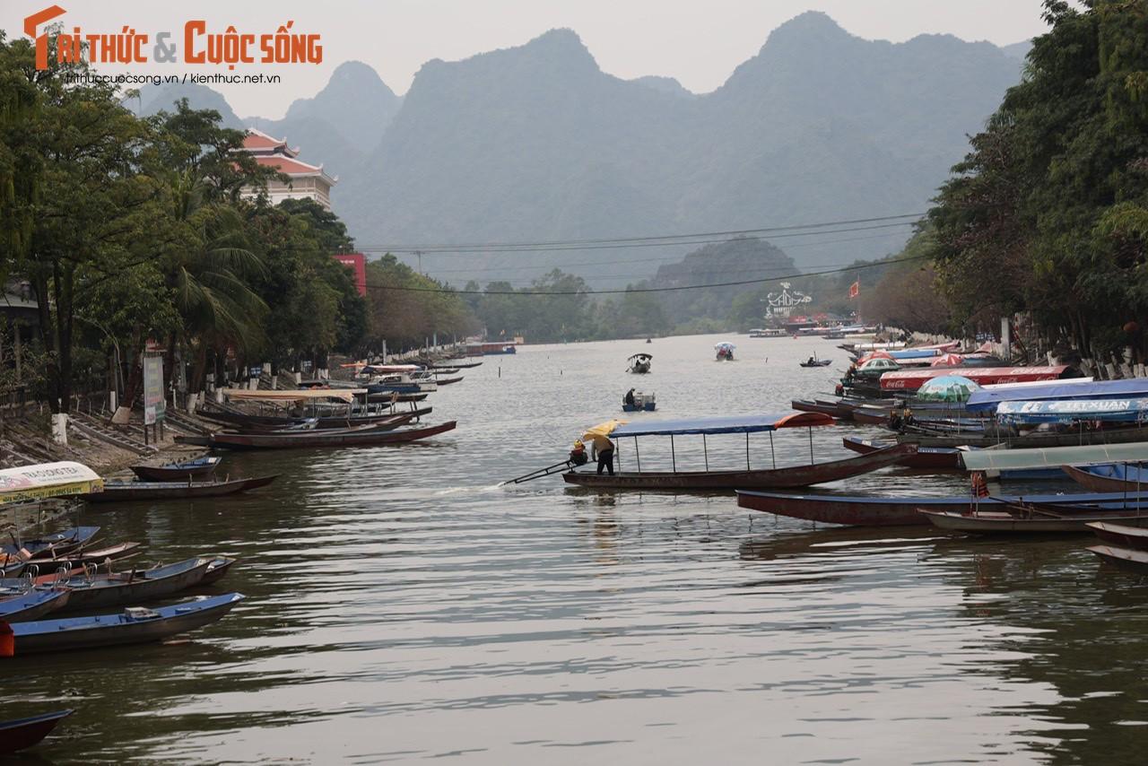 Chùa Hương đìu hiu dịp Tết Nguyên đán, thuyền bè 'đắp chiếu' không khách - 7