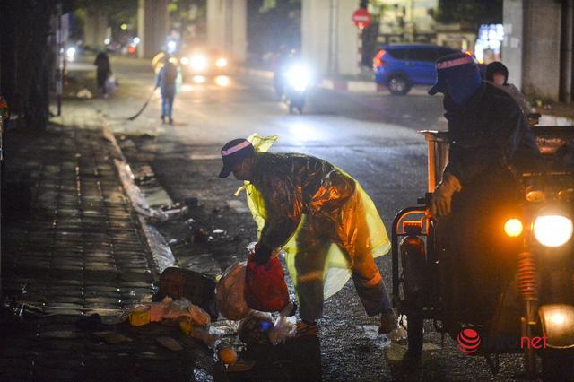 Hà Nội: Bê đá cây lạnh buốt, vầy nước đỏ tay trong chợ cá mưu sinh ngày giá rét - Ảnh 11.