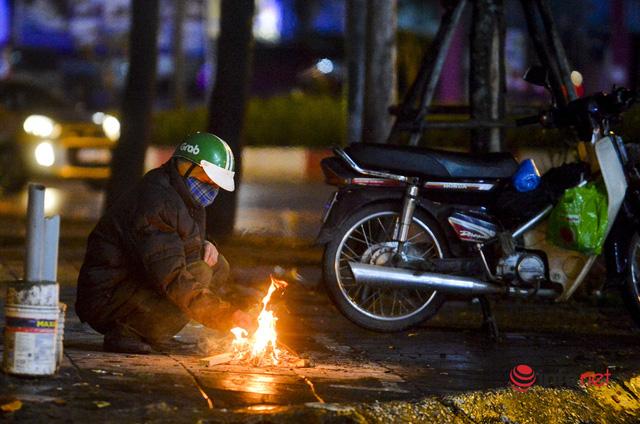 Hà Nội: Bê đá cây lạnh buốt, vầy nước đỏ tay trong chợ cá mưu sinh ngày giá rét - Ảnh 12.