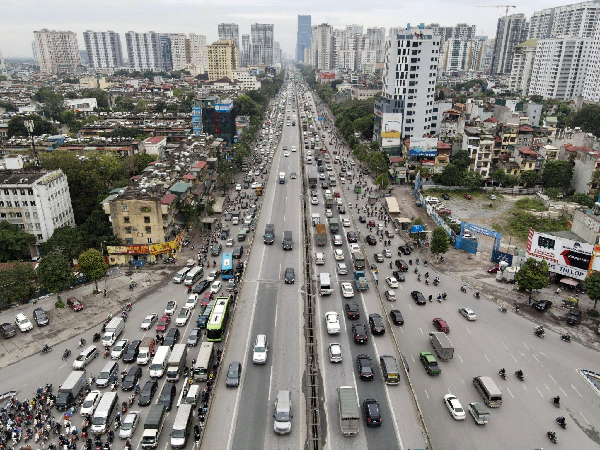 duong pho Ha Noi un tac keo dai anh 9