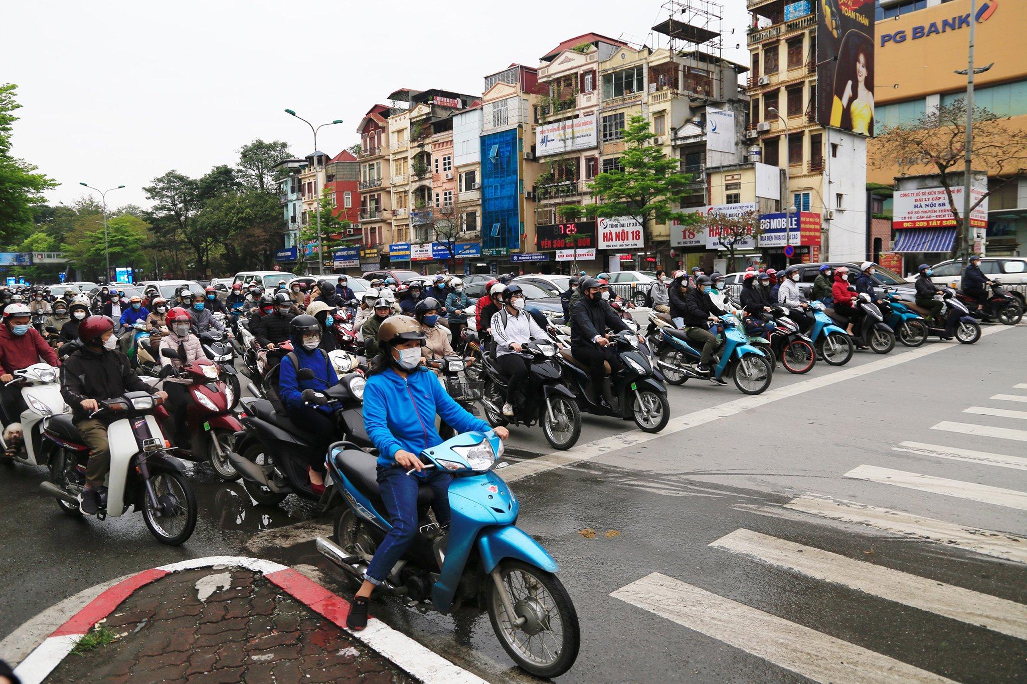 duong pho Ha Noi un tac keo dai anh 2