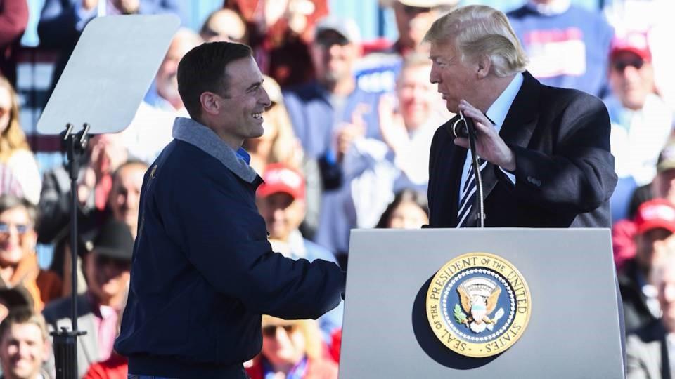 donald trump ảnh 2 Ông Laxalt và ông Trump năm 2019. Ảnh: AP.