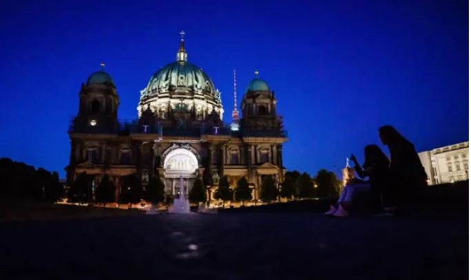 Các đô thị Đức ngắt nước nóng, tắt đèn để tiết kiệm năng lượng