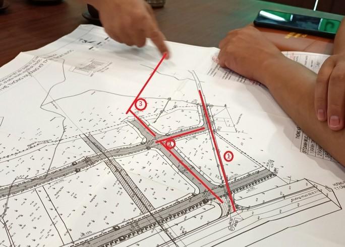 Con đường dẫn vào thôn Giát (số 1) và 2 phương án dịch chuyển đường được UBND huyện Bá Thước đưa ra khi làm mặt bằng khu dân cư.