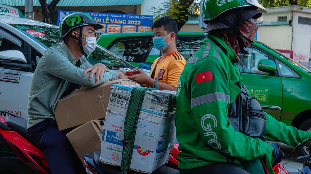 Cậu bé bán nước sâm nuôi mẹ và câu chuyện về đứa trẻ khiếm khuyết nhưng vẹn tâm hồn - Ảnh 5.