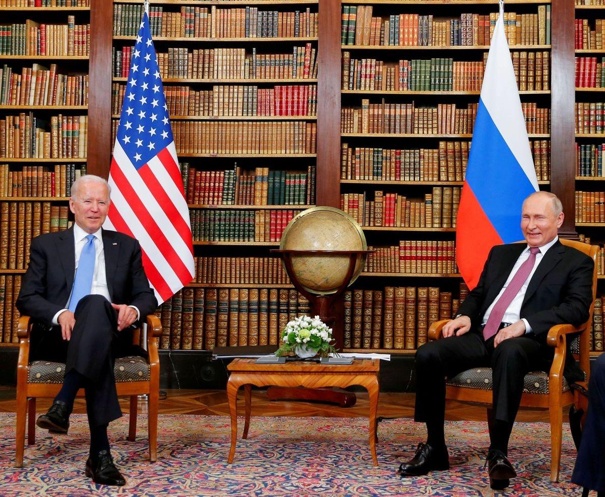 Tổng thống Vladimir Putin gặp Tổng thống Mỹ Joe Biden tại Hội nghị thượng đỉnh Nga - Mỹ tại Villa La Grange, ở Geneva, Thụy Sĩ, vào ngày 16/6/2021. Ảnh: Reuters.