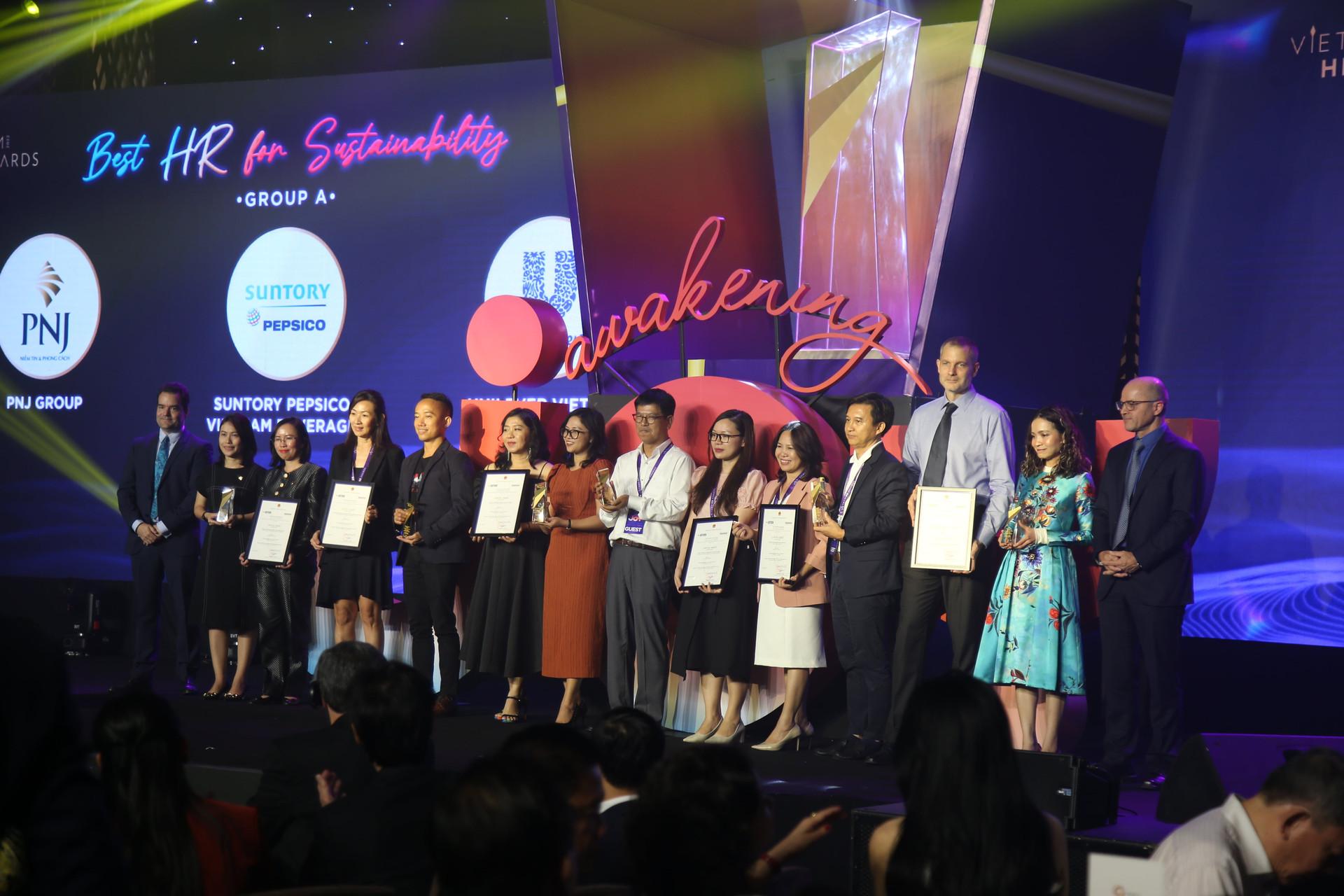 Công ty đa quốc gia "áp đảo" giải Vietnam HR Awards 2022: Unilever Việt Nam và Thực phẩm PepsiCo Việt Nam là DN xuất sắc nhất - Ảnh 3. Công ty đa quốc gia "áp đảo" giải Vietnam HR Awards 2022: Unilever Việt Nam và Thực phẩm PepsiCo Việt Nam là DN xuất sắc nhất - Ảnh 3.