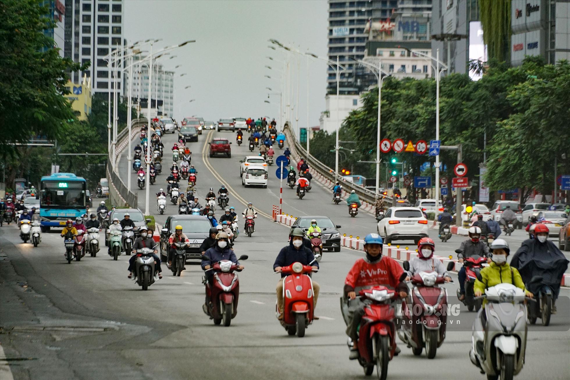 Theo Trung tâm Dự báo Khí tượng Thủy văn Quốc gia, hôm nay, khu vực Hà Nội có nhiều mây, có mưa, mưa rào và có nơi có dông. Gió đông bắc cấp 3. Trời rét đậm. Trong mưa dông có khả năng xảy ra lốc, sét và gió giật mạnh. Nhiệt độ thấp nhất từ : 12-14 độ. Nhiệt độ cao nhất từ : 14-16 độ.