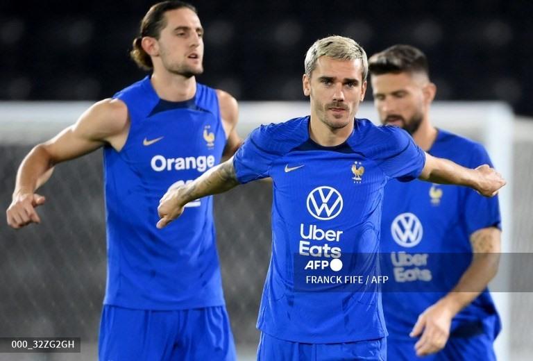 Griezmann và các đồng đội tập luyện chuẩn bị cho trận tứ kết với tuyển Anh.  Ảnh: AFP