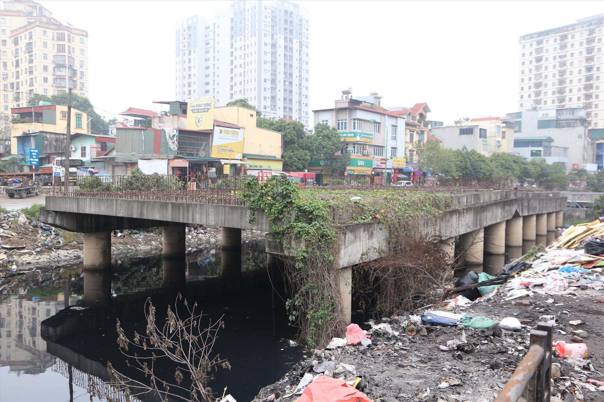 Sau hơn 10 năm triển khai, dự án đường Vành đai 2,5 (đoạn Đầm Hồng - Quốc lộ 1A) vẫn gặp khó khăn trong việc giải phóng mặt bằng. Ảnh: Vĩnh Hoàng