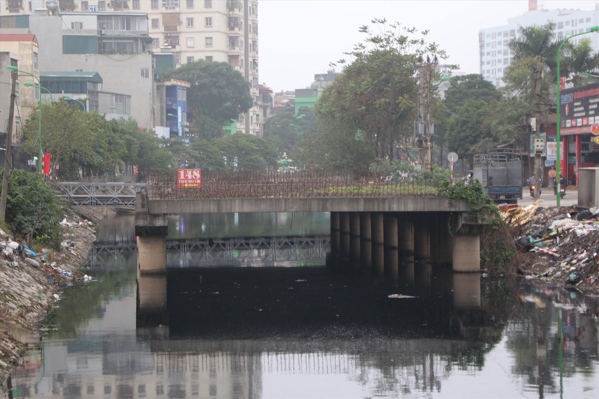 Sau hơn 10 năm triển khai, dự án đường Vành đai 2,5 (đoạn Đầm Hồng - Quốc lộ 1A) vẫn gặp khó khăn trong việc giải phóng mặt bằng. Ảnh: Vĩnh Hoàng