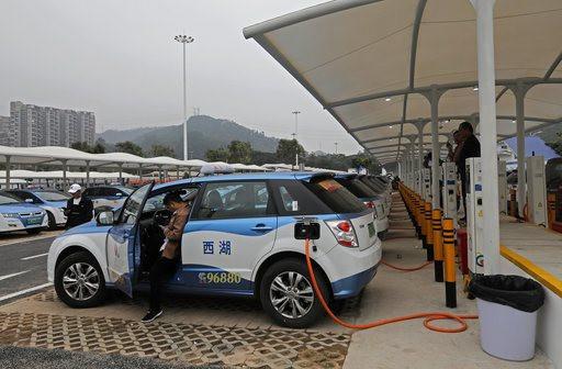 100% Taxi điện: Mục tiêu sắp hoàn thành ở Trung Quốc, riêng Bắc Kinh chi tới 1,3 tỷ USD để đổi hết sang xe điện - Ảnh 1.