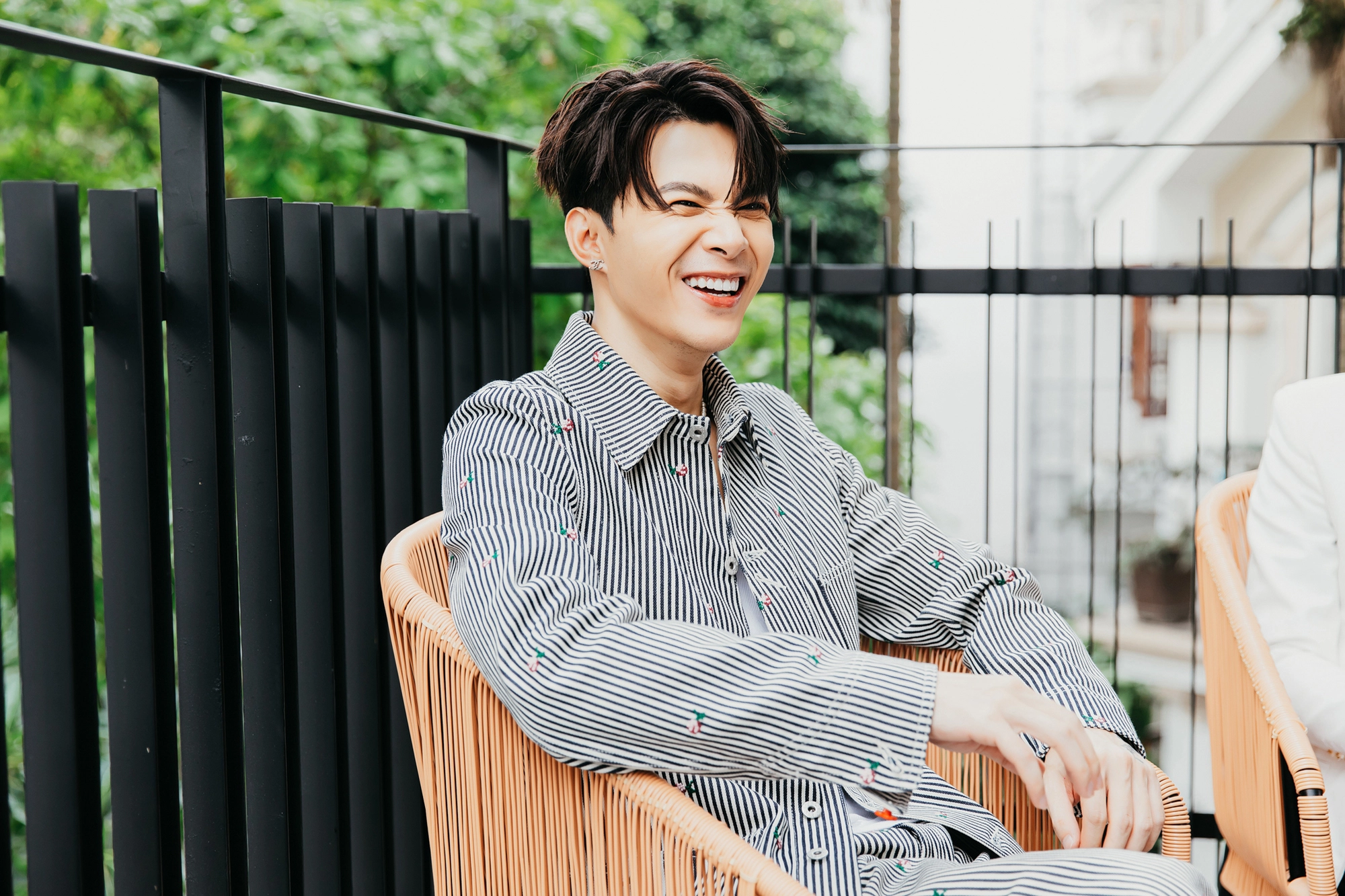 Mạc Văn Khoa - Anh Tú: Đâu chỉ có bé Diệu Nhi, đa số phụ nữ đều coi chồng như 1 đứa con - Ảnh 5. Mạc Văn Khoa - Anh Tú: Đâu chỉ có bé Diệu Nhi, đa số phụ nữ đều coi chồng như 1 đứa con - Ảnh 5.