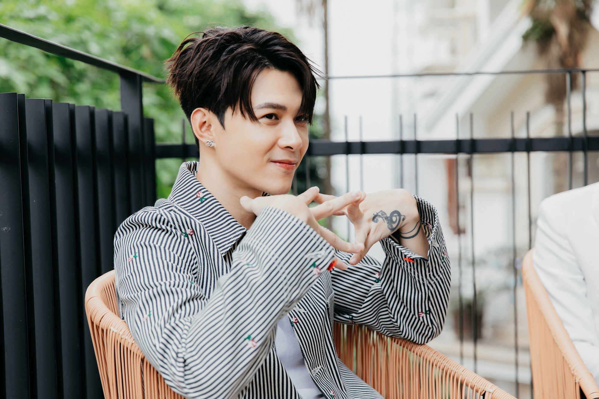 Mạc Văn Khoa - Anh Tú: Đâu chỉ có bé Diệu Nhi, đa số phụ nữ đều coi chồng như 1 đứa con - Ảnh 4. Mạc Văn Khoa - Anh Tú: Đâu chỉ có bé Diệu Nhi, đa số phụ nữ đều coi chồng như 1 đứa con - Ảnh 4.