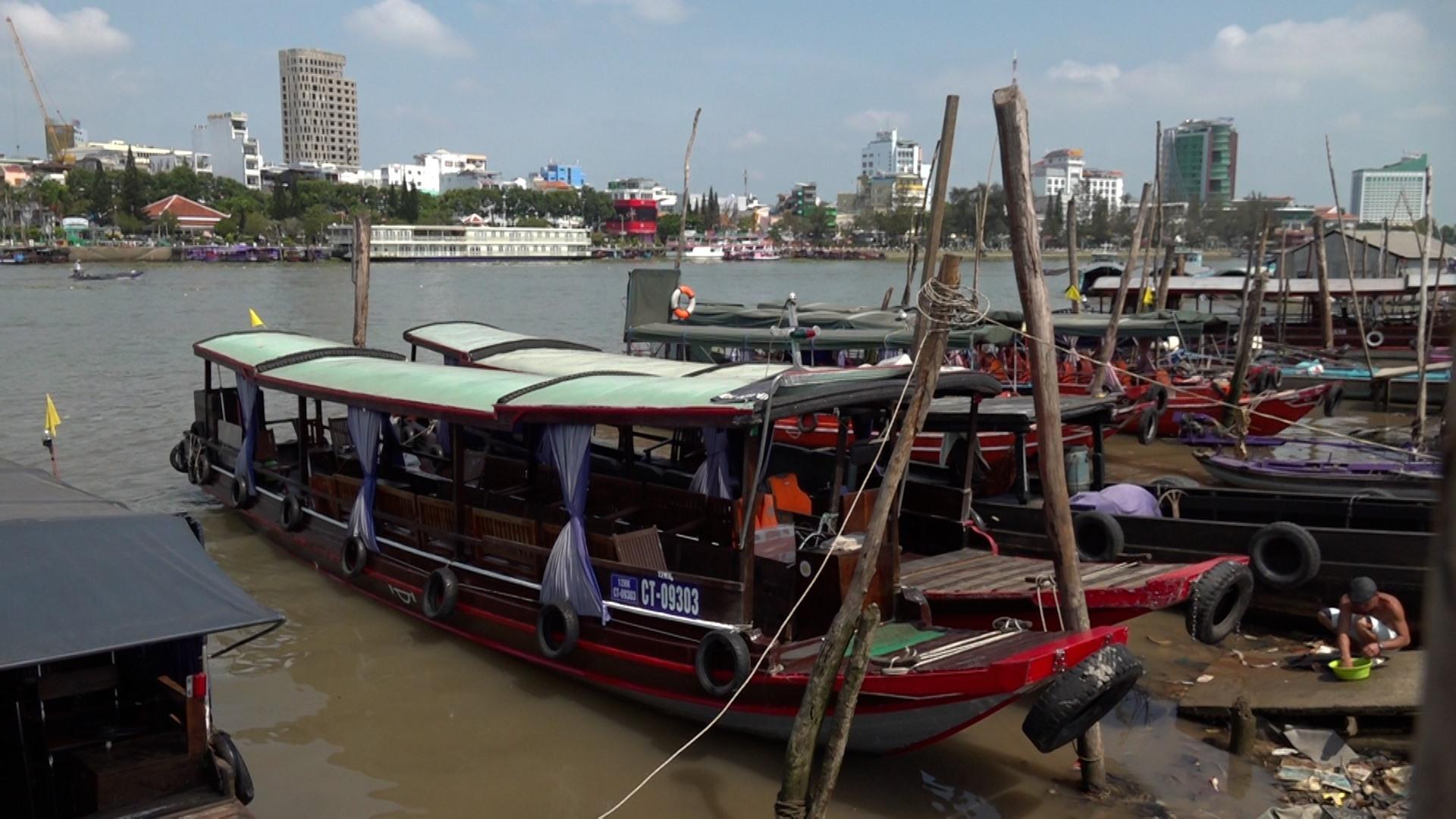 Bất cập đăng kiểm vận tải thuỷ: Tàu nằm bến hàng tháng vì không có hộp đen