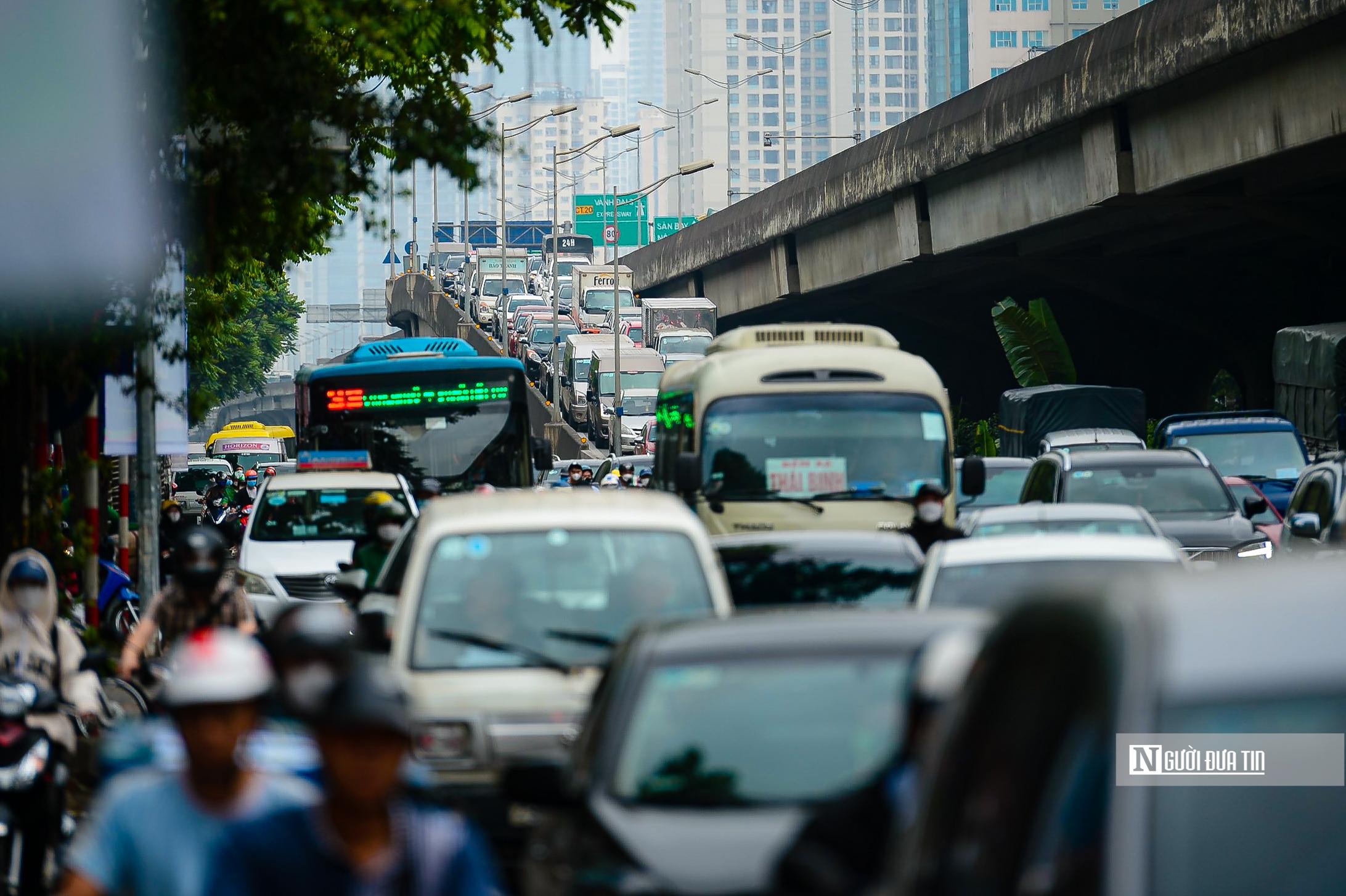 Sự kiện - Giao thông Hà Nội đông đúc trở lại sau kỳ nghỉ lễ (Hình 7).