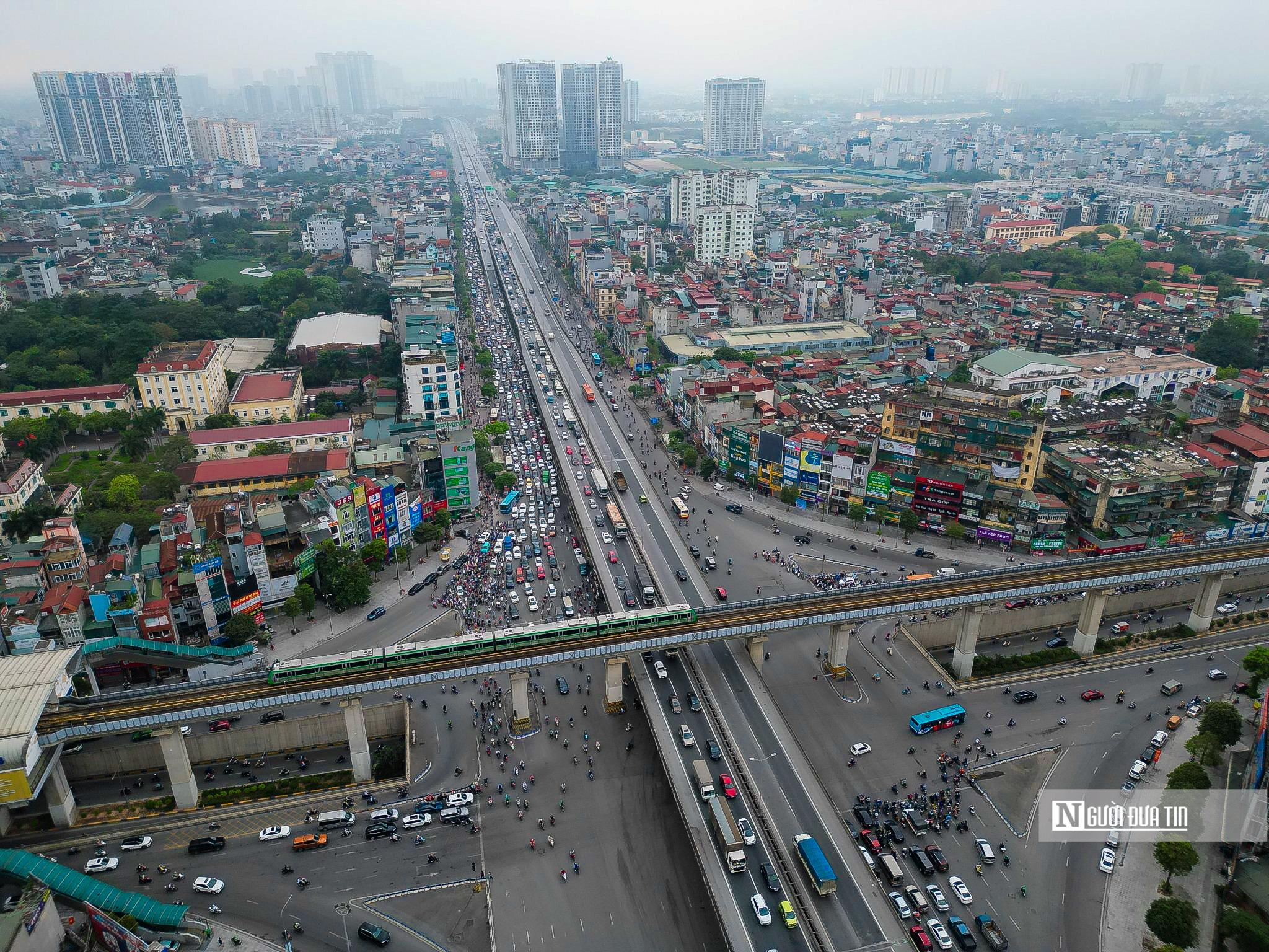 Sự kiện - Giao thông Hà Nội đông đúc trở lại sau kỳ nghỉ lễ