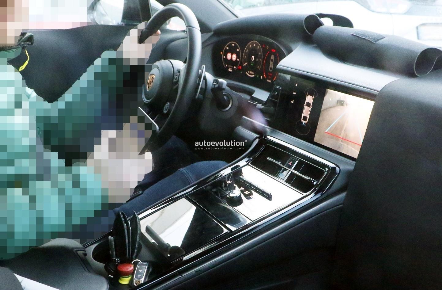 Porsche Panamera mới cho thấy Porsche đang phổ cập màn hình táp lô thứ 3 cho toàn bộ đội hình - Ảnh 3. Porsche Panamera mới cho thấy Porsche đang phổ cập màn hình táp lô thứ 3 cho toàn bộ đội hình - Ảnh 3.