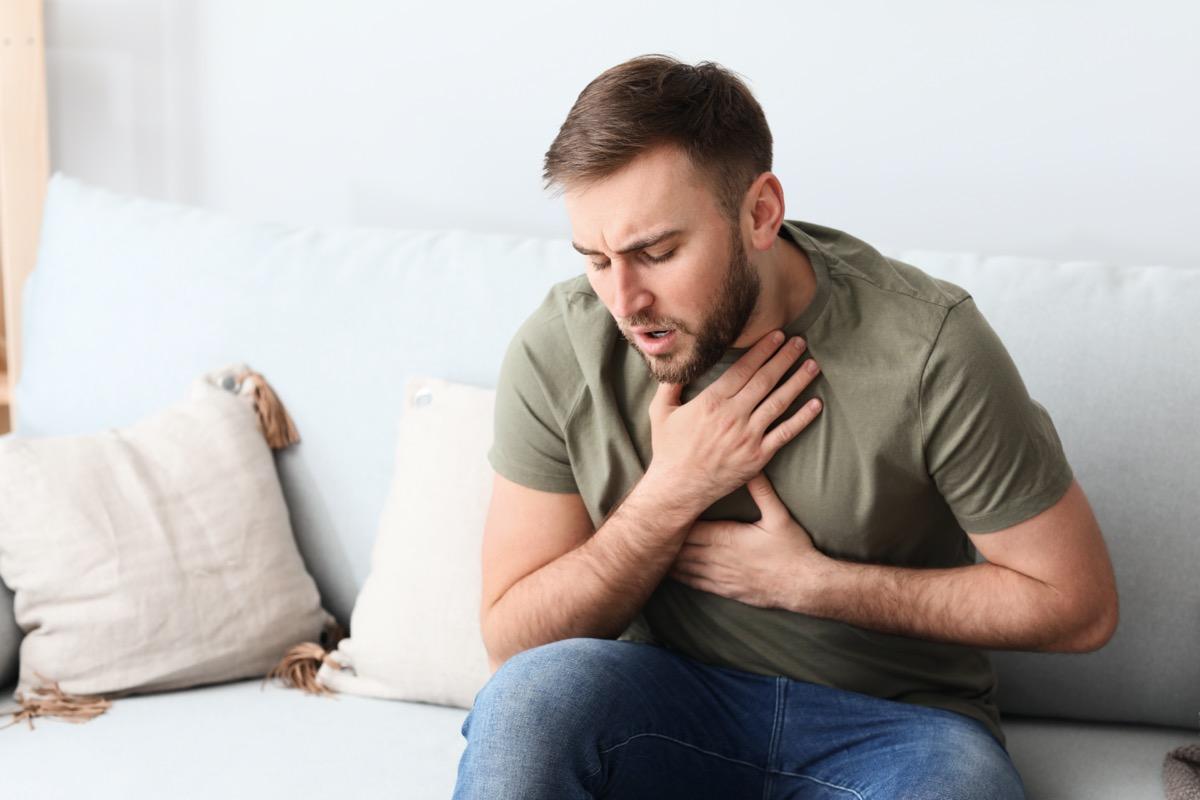 Người đàn ông 35 tuổi tử vong vì nhồi máu cơ tim: Bác sĩ tim mạch chỉ ra dấu hiệu đáng chú ý - Ảnh 2. Người đàn ông 35 tuổi tử vong vì nhồi máu cơ tim: Bác sĩ tim mạch chỉ ra dấu hiệu đáng chú ý - Ảnh 2.