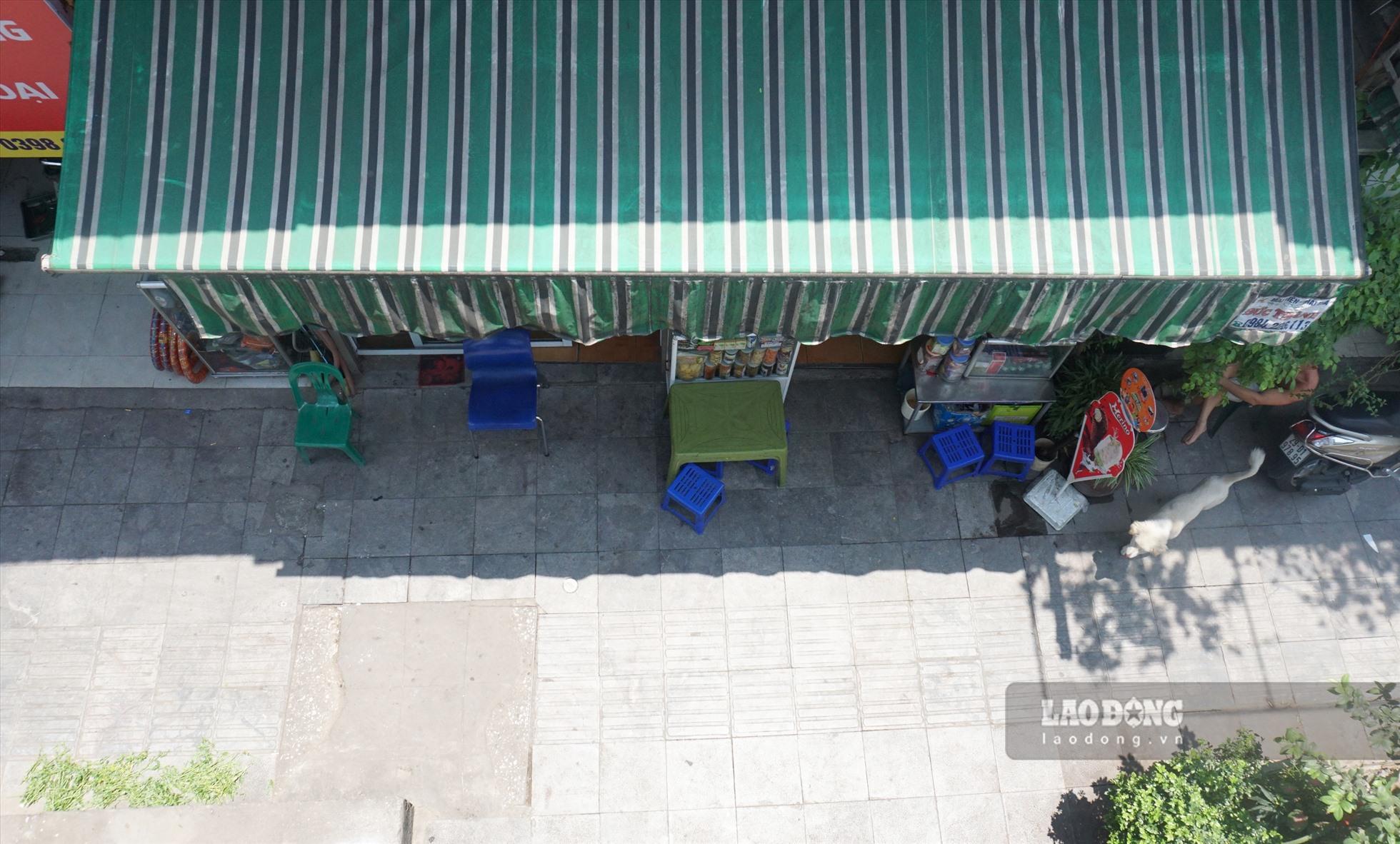 Nhu cầu được sử dụng vỉa hè để kinh doanh trên tuyến phố này là vô cùng lớn.