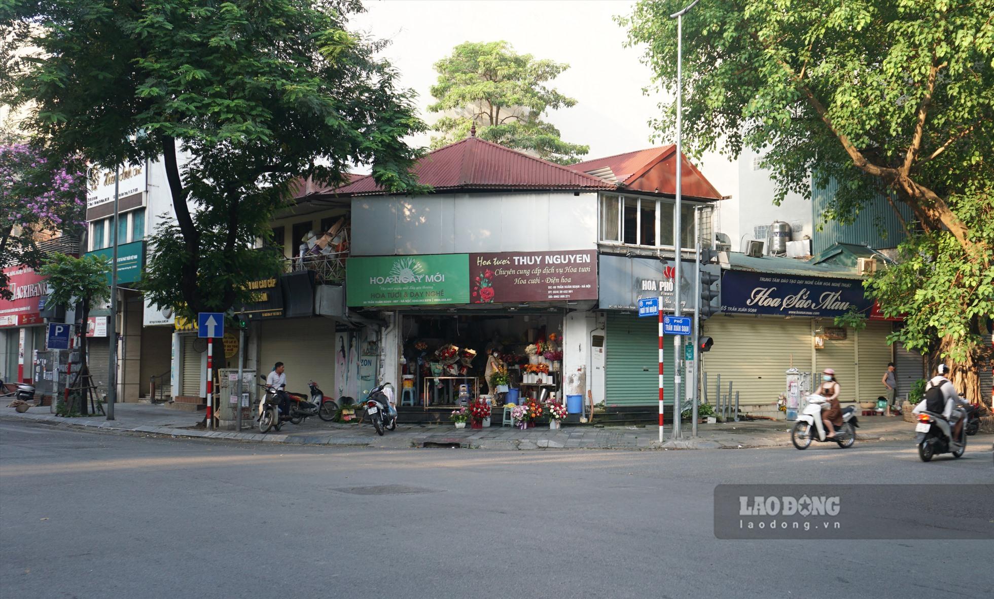 Ngã tư phố Trần Xuân Soạn giao với phố Ngô Thì Nhậm