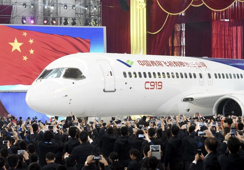 Ra mắt C919 tại Thượng Hải. Ảnh: Reuters