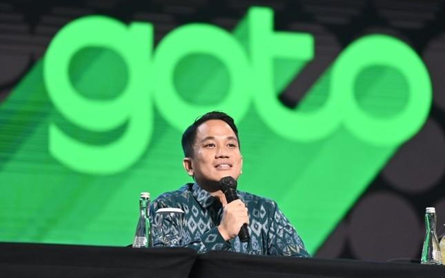 CEO công ty mẹ của Gojek bất ngờ từ chức - Ảnh 1.