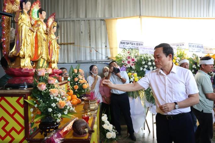 Phó Thủ tướng Trần Lưu Quang thăm các nạn nhân vụ tấn công tại Đắk Lắk - Ảnh 2.