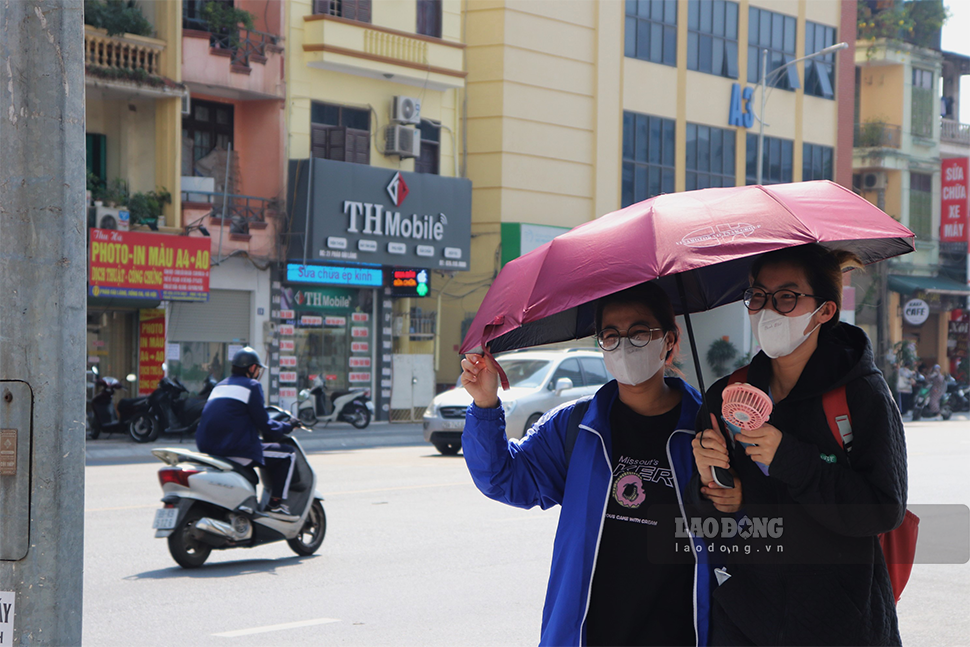 Cảnh báo nắng nóng kéo dài ở Bắc Bộ