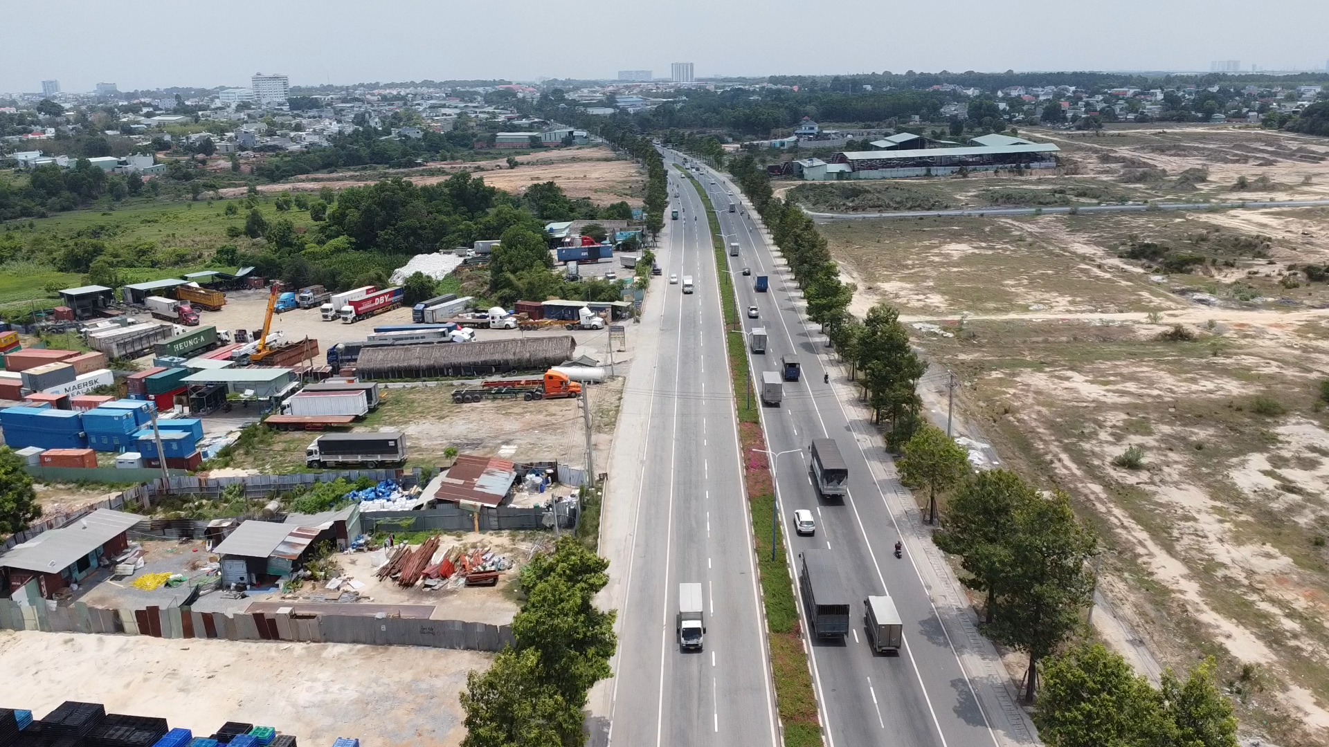 Đây là đường Mỹ Phước Tân Vạn và bãi đất trống giáp ranh thành phố Thuận An và thành phố Thủ Dầu Một. Khu vực này sẽ được xây dựng nút giao Bình Chuẩn