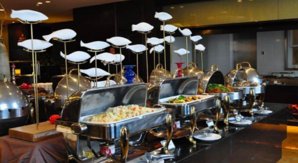 Mở quán buffet nhưng kinh doanh "thảm hại", chủ quán đổi chiến lược tự cứu mình: Khách đi 1 tặng 5, doanh thu tăng vọt 1,2 tỷ đồng trong 7 ngày - Ảnh 3.