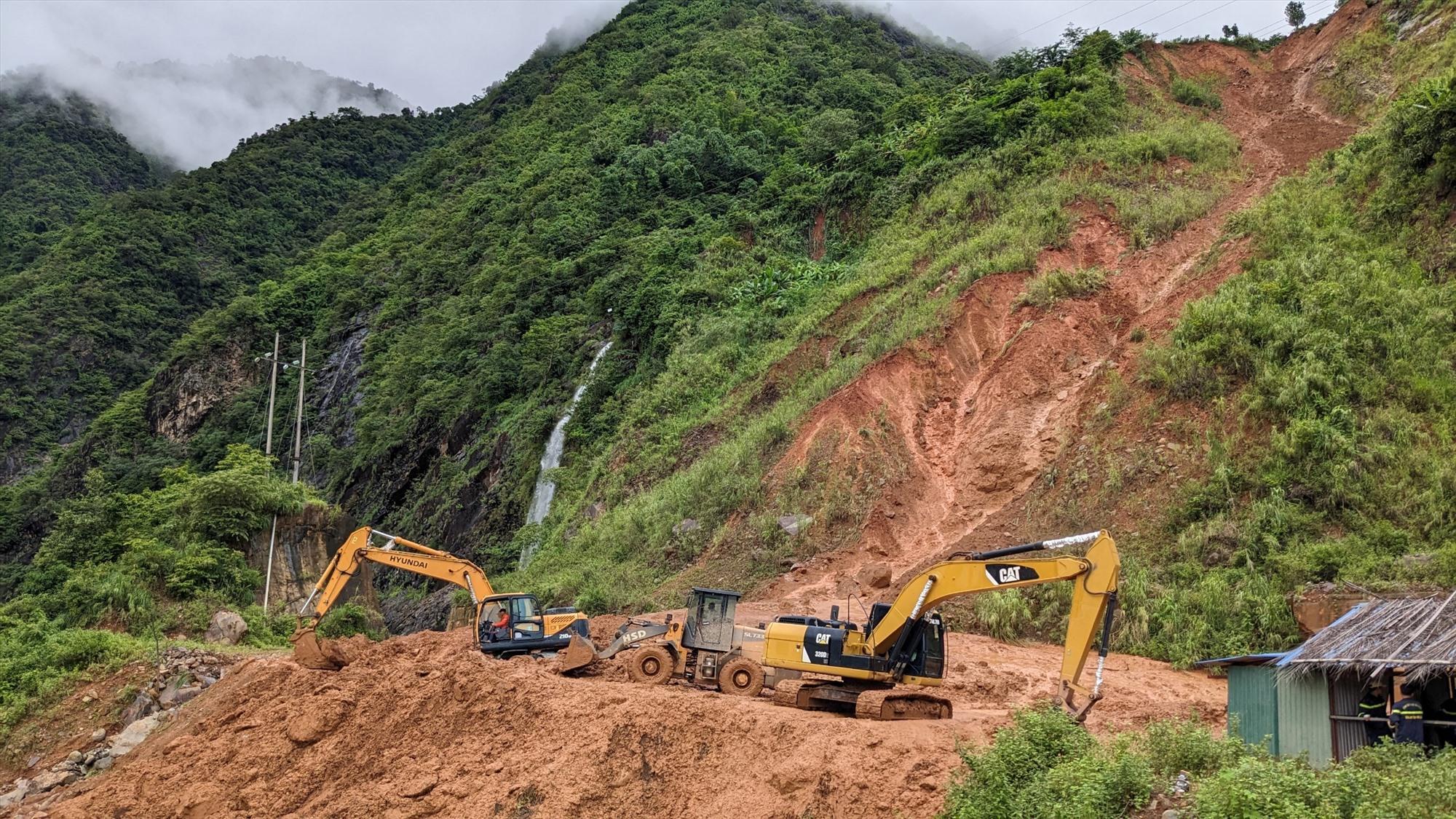 Khắc phục sạt lở trên tuyến giao thông huyết mạch nối Sơn La - Lai Châu