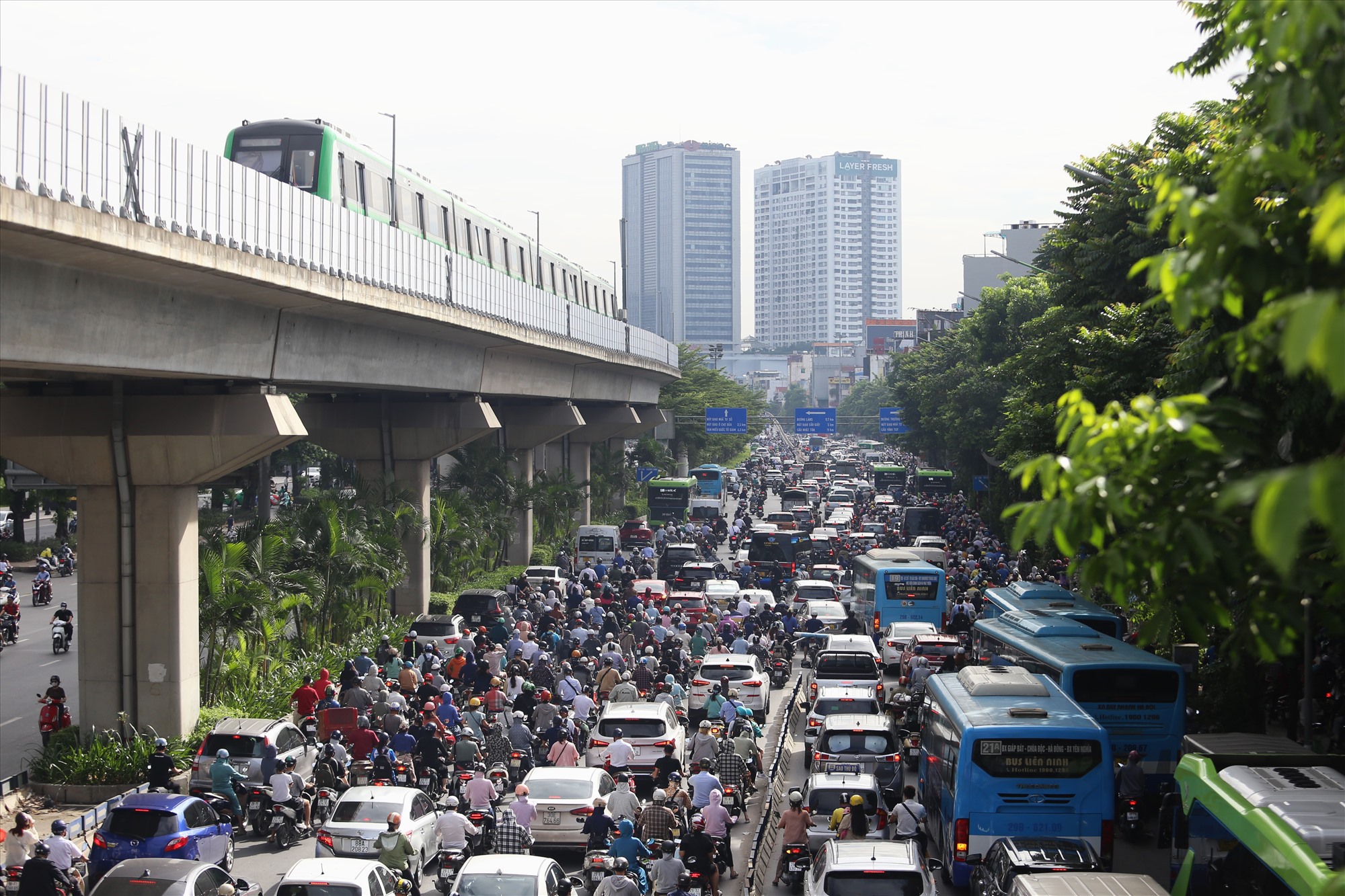 Ùn tắc kéo dài theo hướng Nguyễn Trãi đi Ngã Tư Sở.