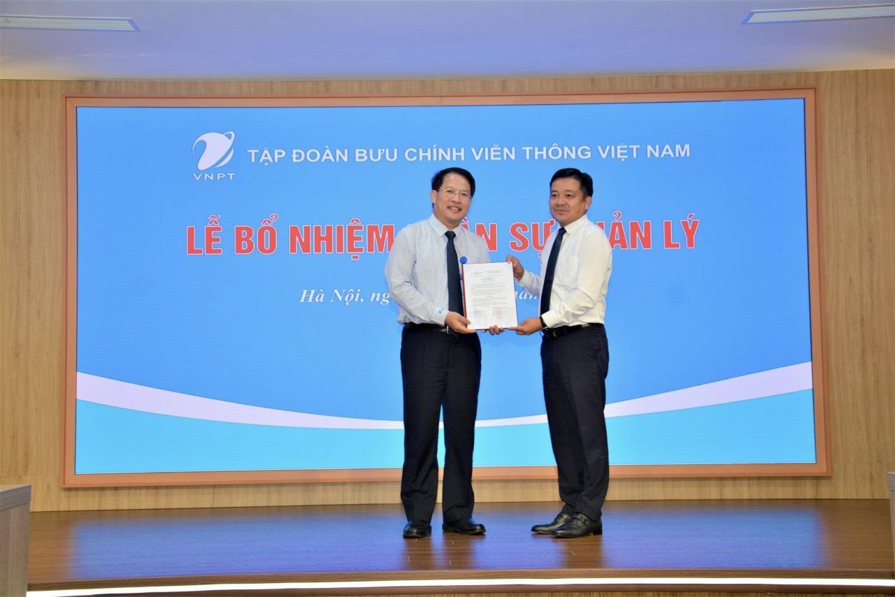 Ông Nguyễn Văn Tấn làm Tổng giám đốc VNPT VinaPhone - Ảnh 1. Ông Nguyễn Văn Tấn làm Tổng giám đốc VNPT VinaPhone - Ảnh 1.