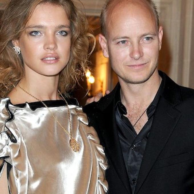 Sự "lột xác" ngoạn mục của cô bán hàng rong nghèo, làm mẹ đơn thân 3 con vẫn lấy được "Thái tử" đế chế thời trang tỷ đô - Ảnh 1. Sự "lột xác" ngoạn mục của cô bán hàng rong nghèo, làm mẹ đơn thân 3 con vẫn lấy được "Thái tử" đế chế thời trang tỷ đô - Ảnh 1.