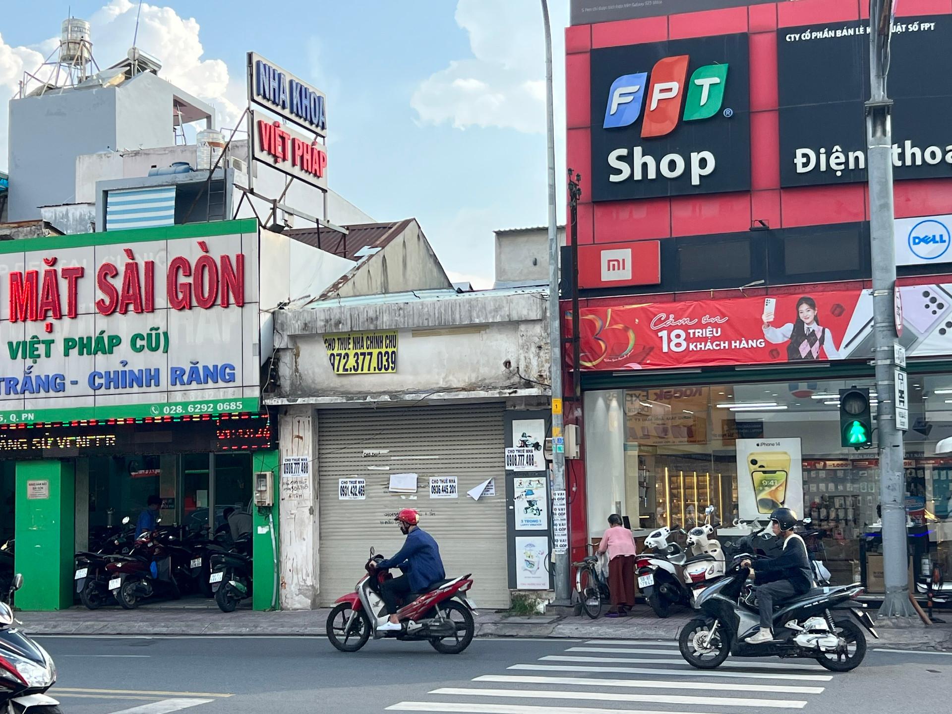 Hình ảnh ảm đạm của mặt bằng nhà phố cho thuê, chủ nhà làm đủ cách để "chiều khách" - Ảnh 7.