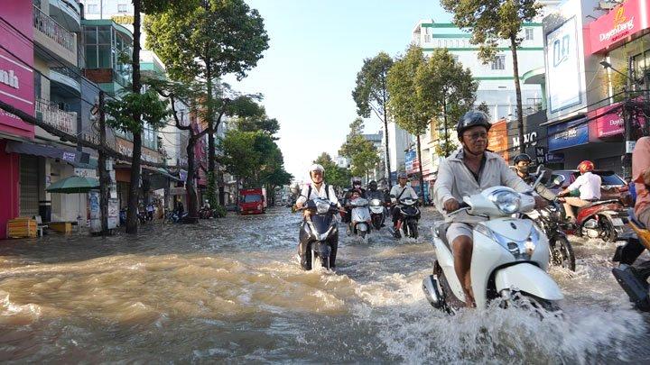 Thông tin từ Đài Khí tượng Thuỷ văn TP Cần Thơ cho biết, những ngày qua, mực nước trên các sông, rạch TP Cần Thơ tiếp tục lên cao theo kỳ triều cường Rằm tháng 9 Âm lịch.