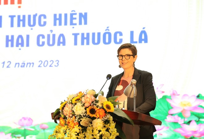 TS Angela Pratt, Trưởng đại diện WHO tại Việt Nam kêu gọi Việt Nam cấm thuốc lá điện tử