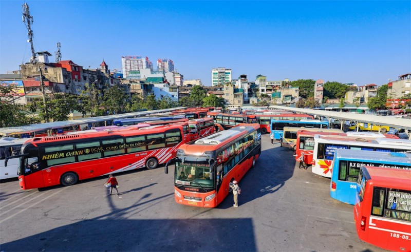 Xe khách sẵn sàng phục vụ người dân đi lại. Ảnh baogiaothong