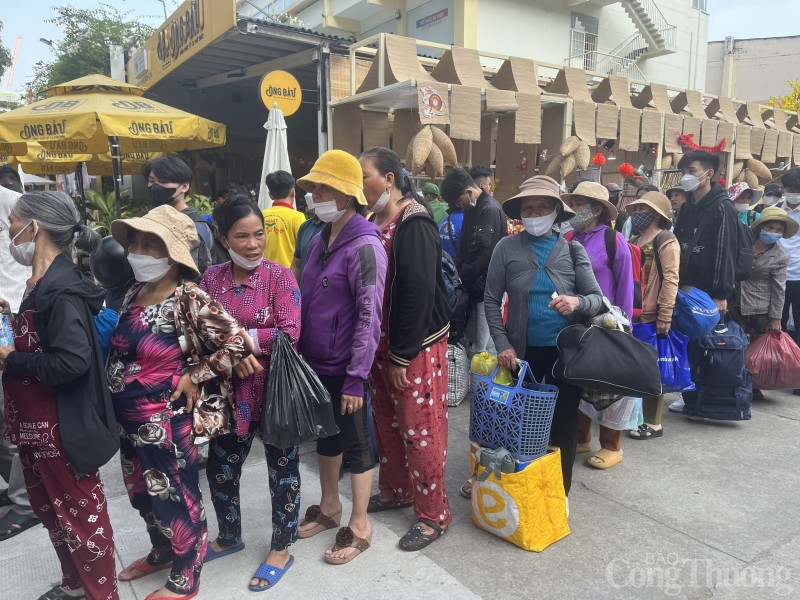 TP. Hồ Chí Minh: “Chuyến xe mùa Xuân” đưa hơn 2.000 sinh viên, người lao động về quê đón Tết