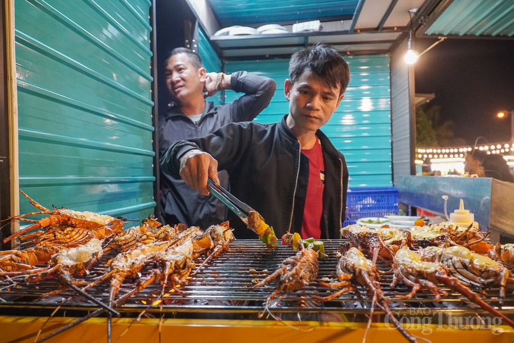 Nha Trang lần đầu có chợ đêm mở cửa đến 0h phục vụ người dân