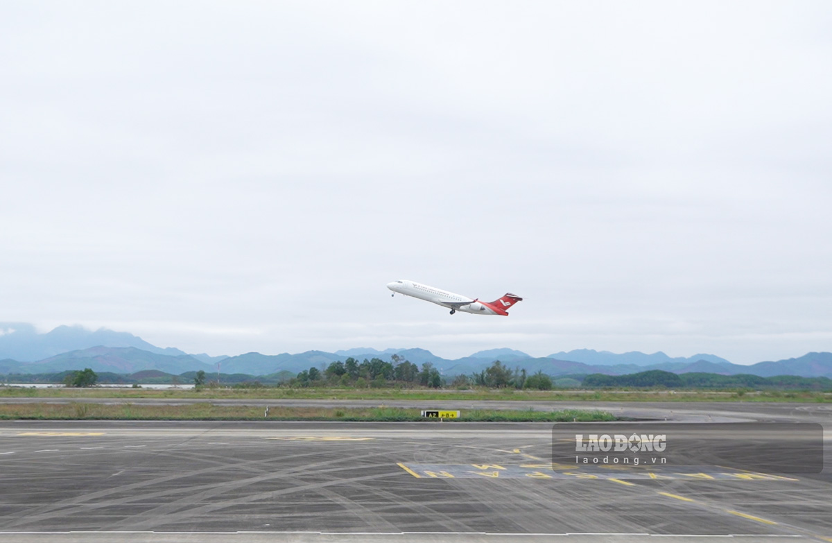 Trong chiều ngày 27.2  máy bay triển lãm của Comac Air đã thực hiện trình diễn, đưa du khách trải nghiệm, bay thử tại khu vực Vịnh Hạ Long và Bái Tử Long theo theo sự đồng ý cấp phép của Cục hàng không Việt Nam.