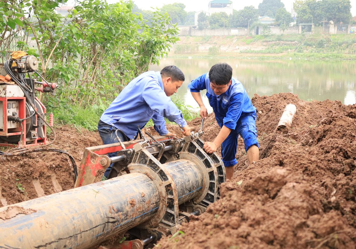 cong-nhan-cong-ty-co-phan-n.jpg